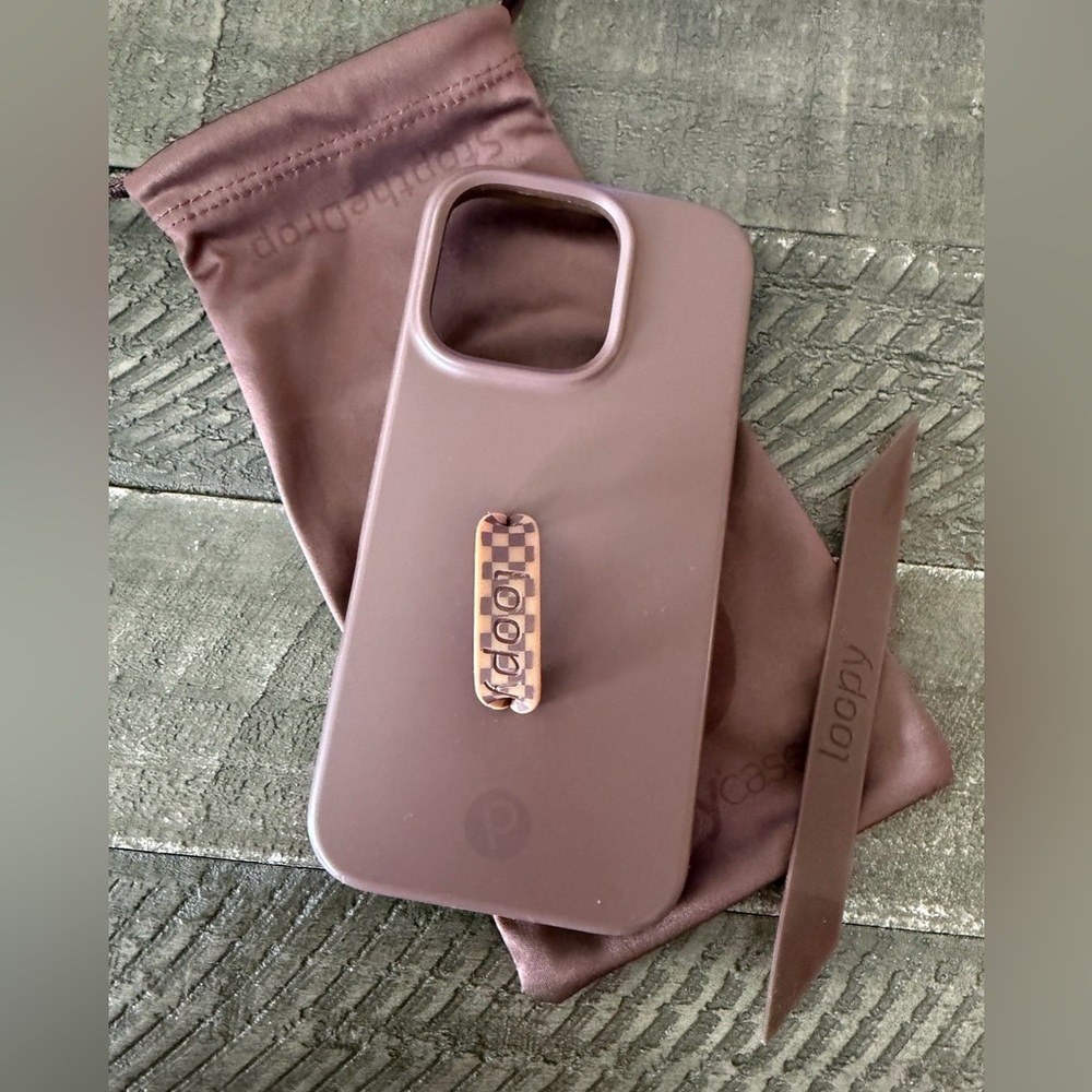 Espresso - Apple / iPhone 16
Pro (6.3" Screen) / Righty